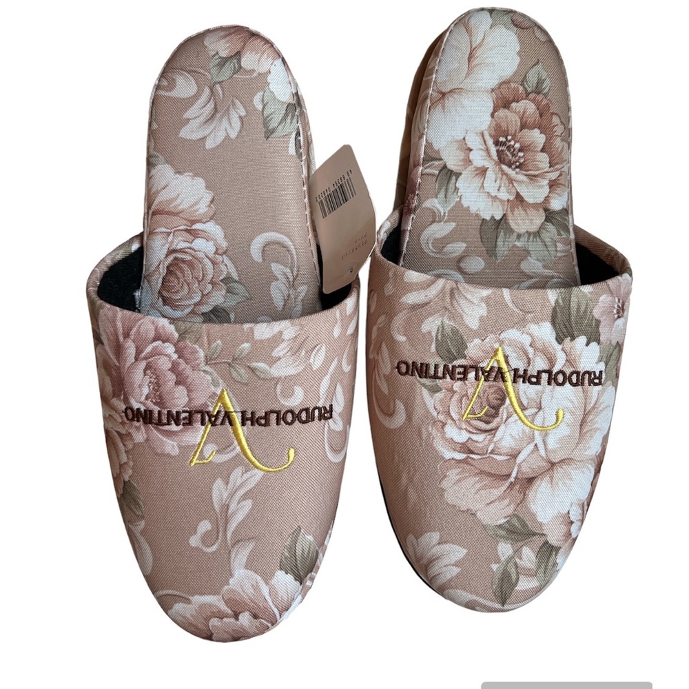 NWT-Rudolph Valentino Rose Colored House Slippers.